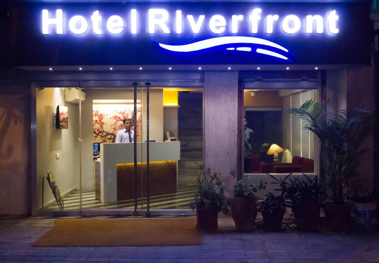 Hotel Riverfront อาเมดาบัด ภายนอก รูปภาพ