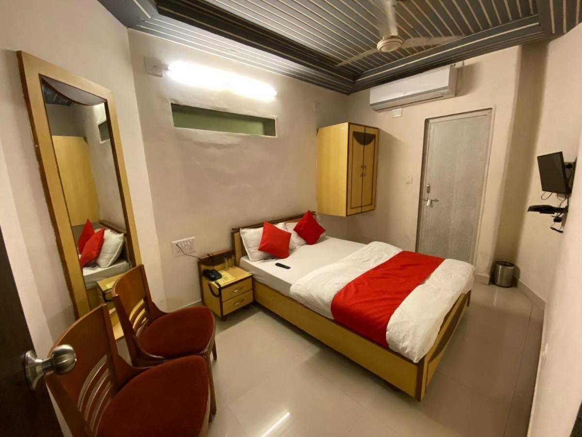 Hotel Riverfront อาเมดาบัด ภายนอก รูปภาพ