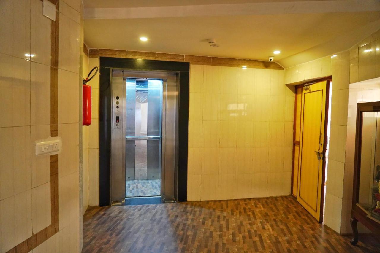 Hotel Riverfront อาเมดาบัด ภายนอก รูปภาพ