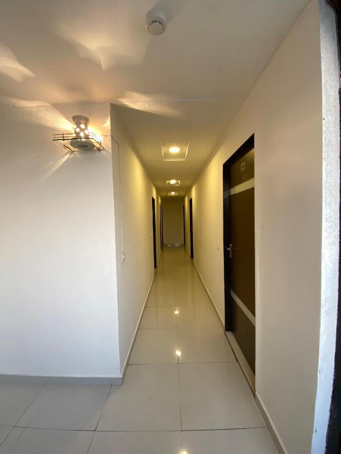 Hotel Riverfront อาเมดาบัด ภายนอก รูปภาพ