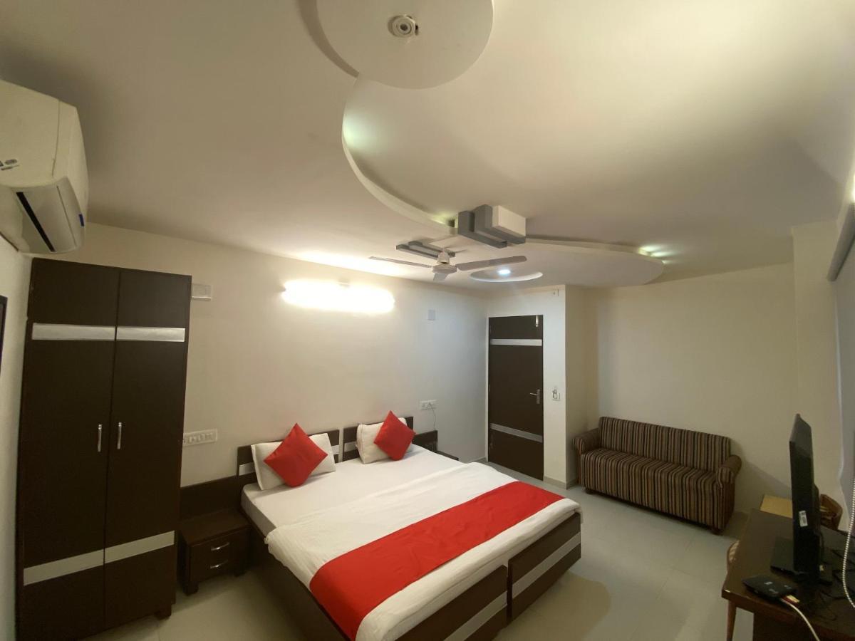 Hotel Riverfront อาเมดาบัด ภายนอก รูปภาพ